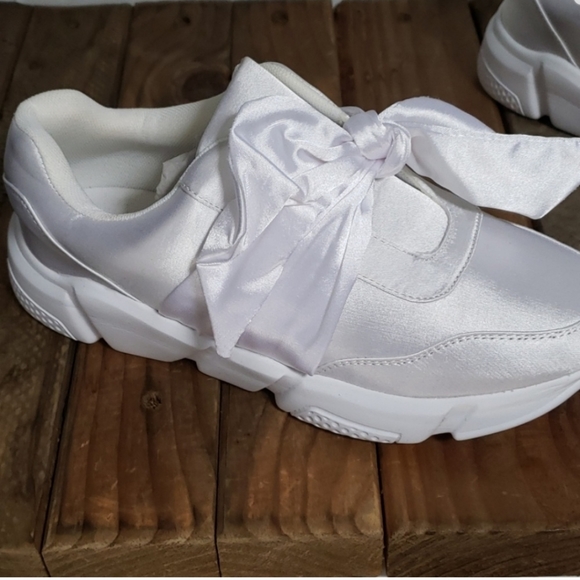 White satin bow sneaker - Picture 4 of 4